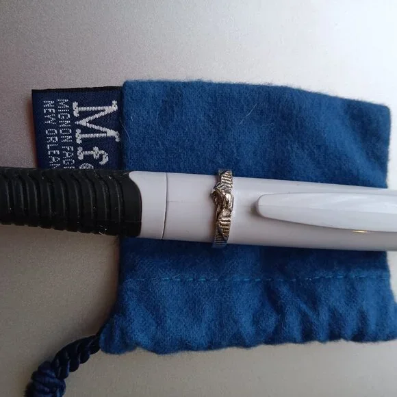 Pre-Loved Sterling Tiny Bow Ring from Mignon Faget Size 7 - Picture 4 of 7